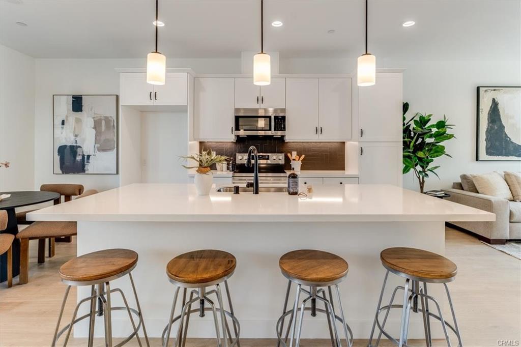 1198 Tiburon Way