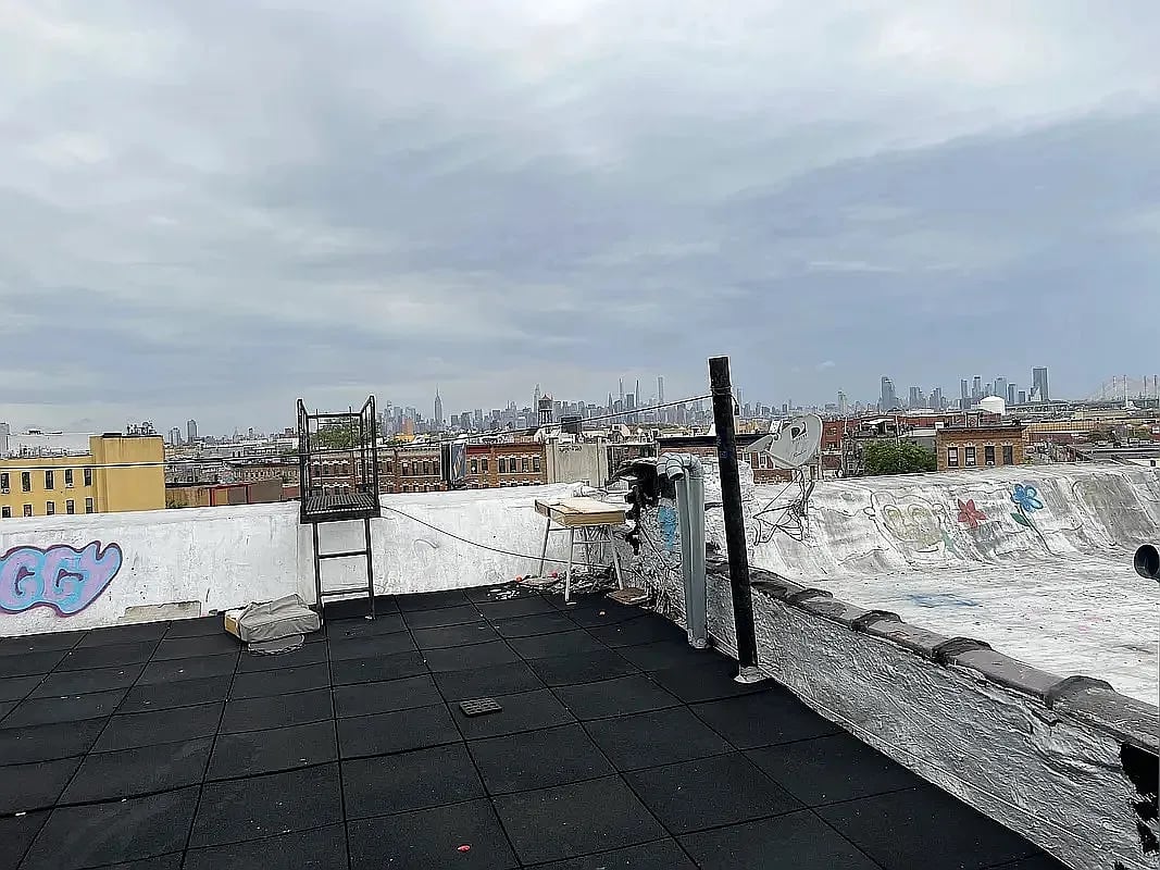 418 Melrose St 3F
