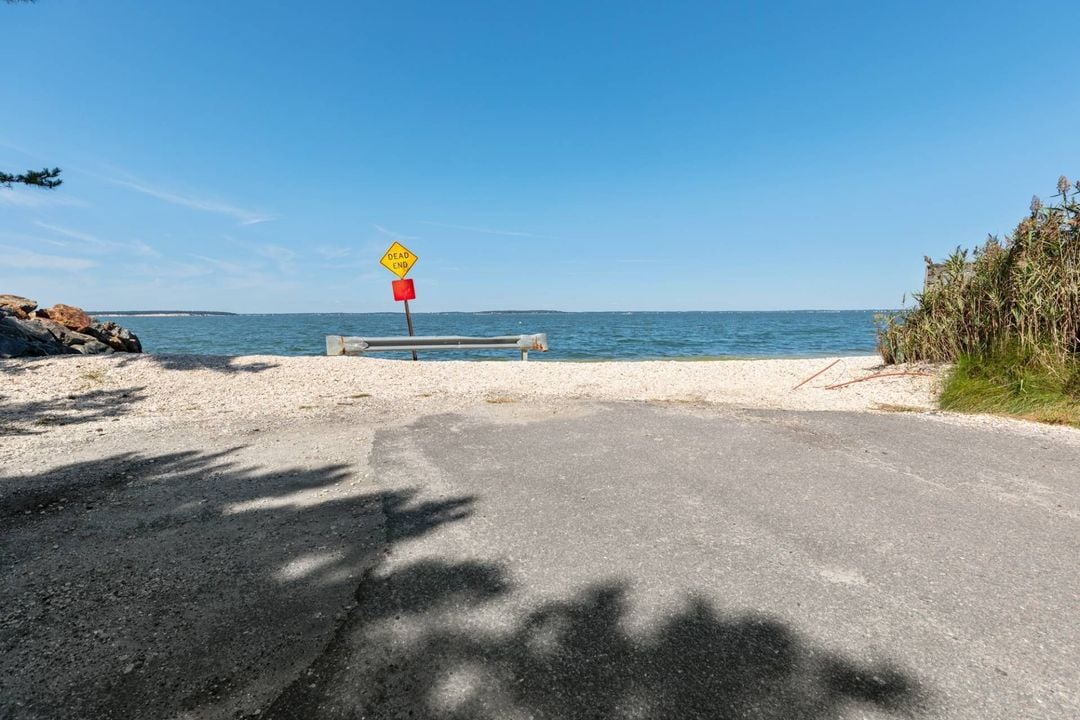 16 Peconic Bay Ave