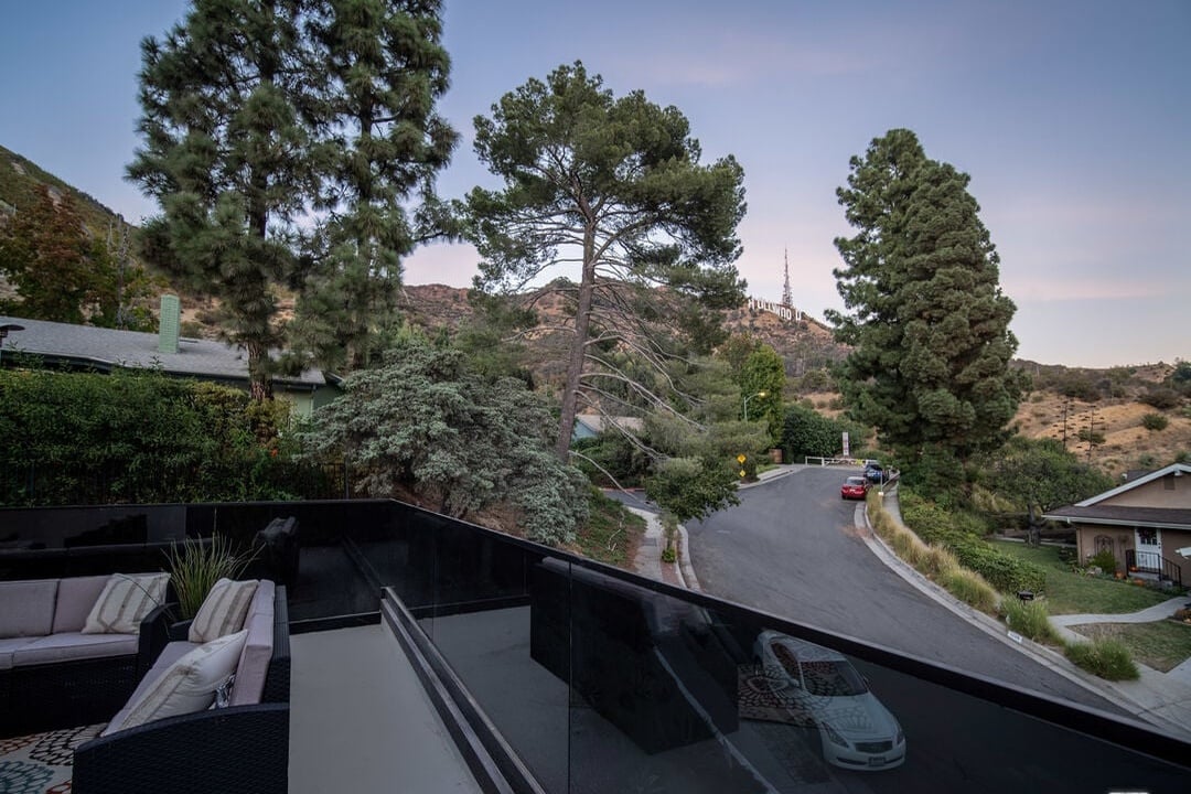 Canyon Lake Dr, 90068