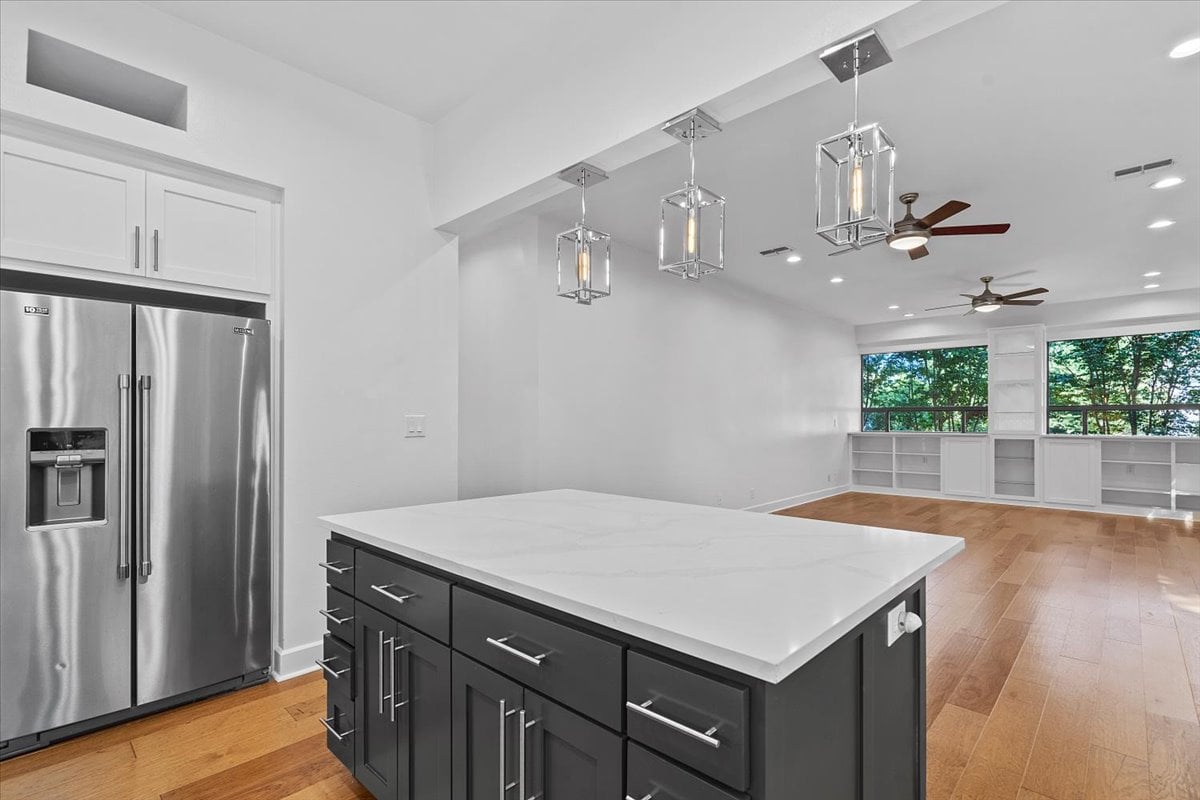2610 Del Curto Road 2