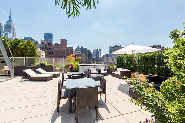 Chic Corner unit in Chelsea