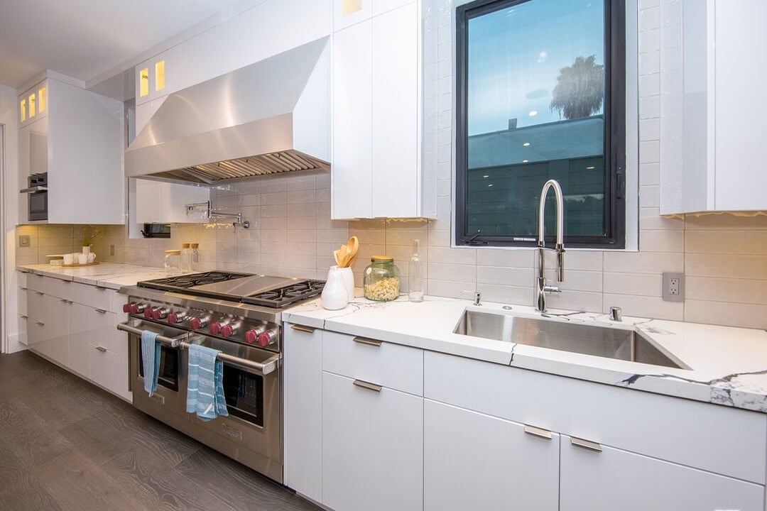 S Sherbourne Dr, 90035