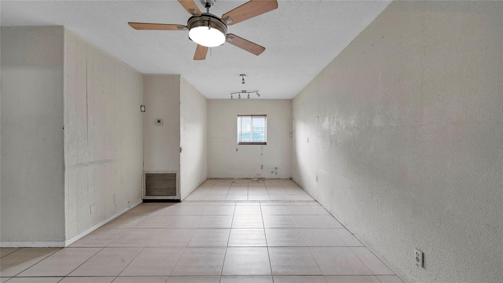 3700 NW 25th St