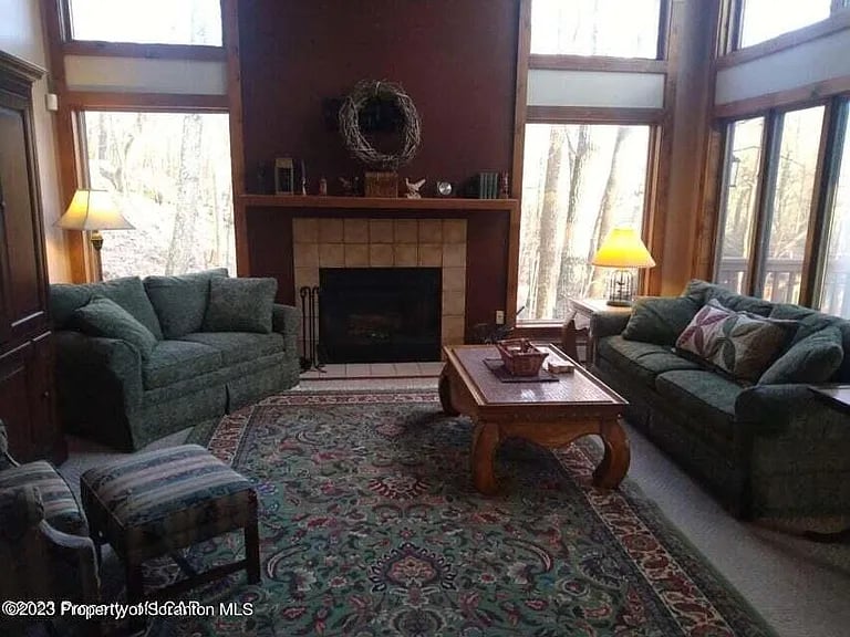 114 North Iroquois Dr