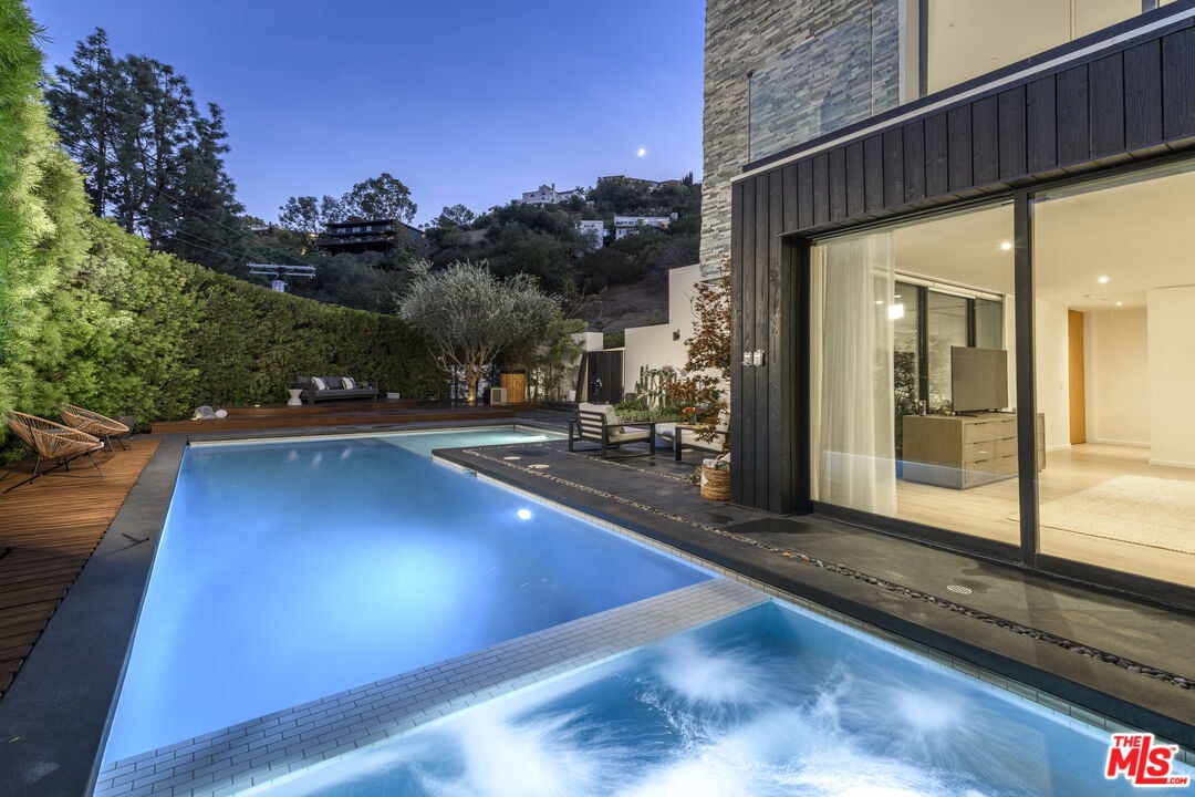 Pinnacle Manor, Willow Glen Rd, 90046