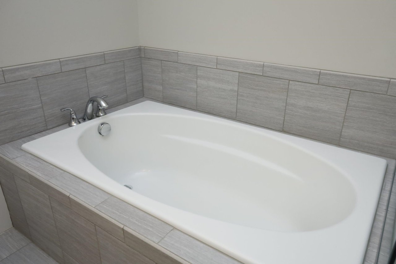 140 W Franklin St #514