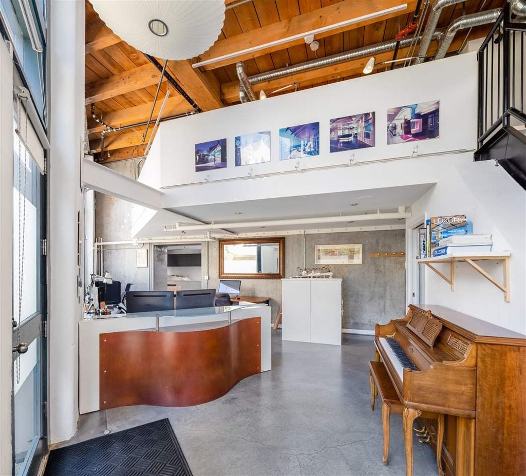 53 E Cordova St