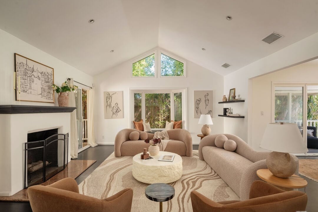 Windmere Pavilion, St Ives Dr, 90069