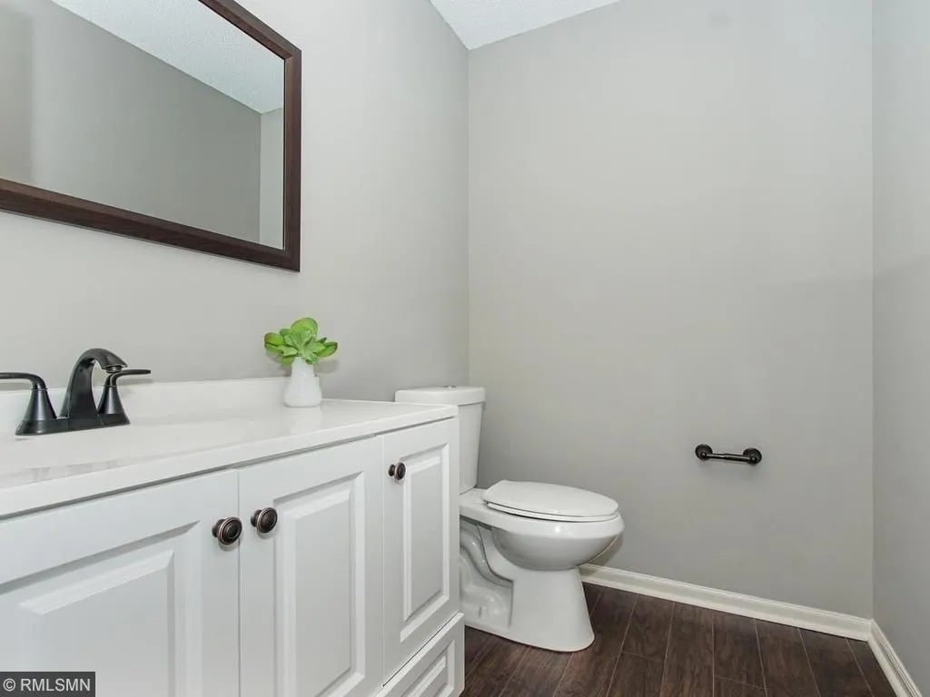 8785 Hastings Cir NE