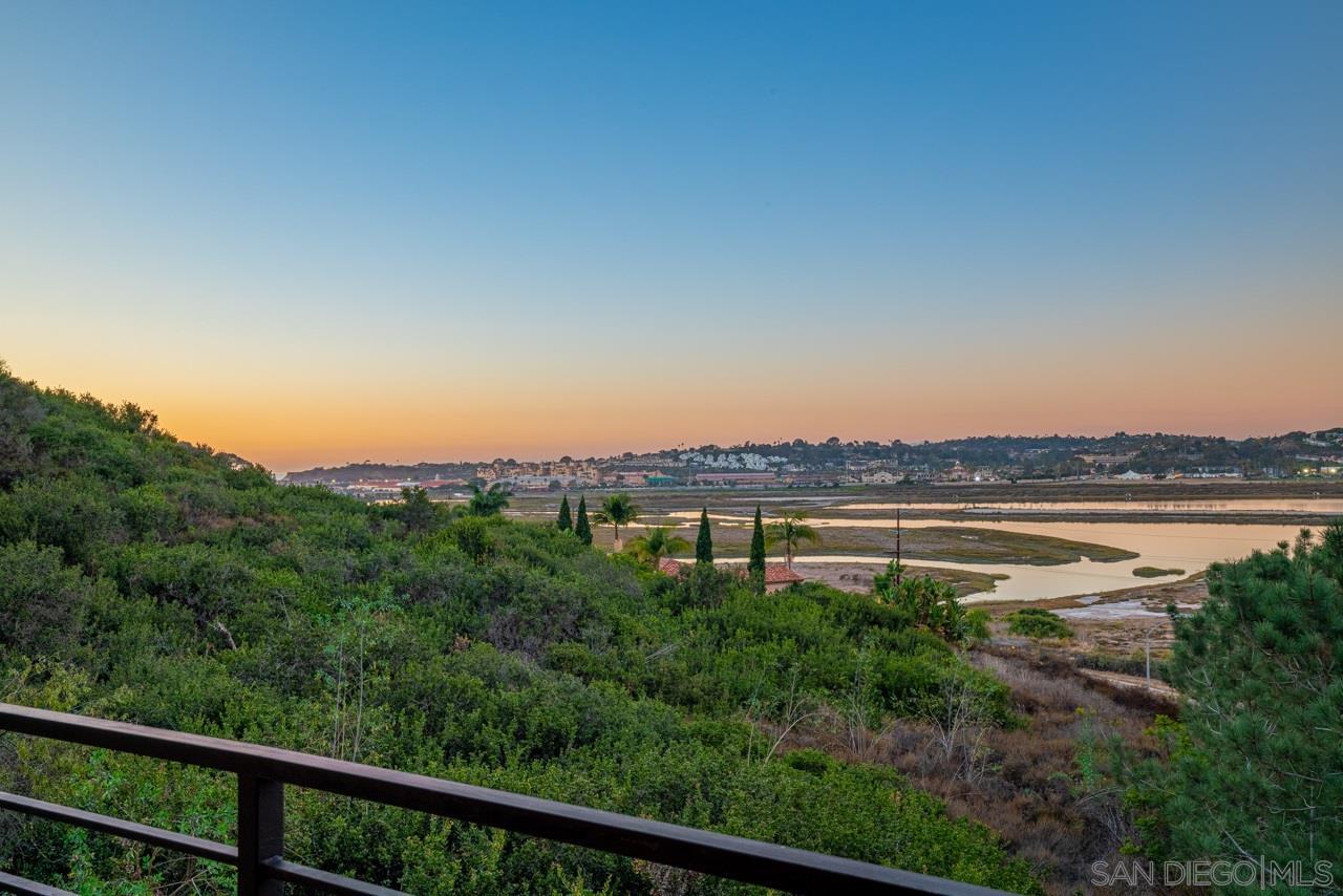 2829 Racetrack View Dr