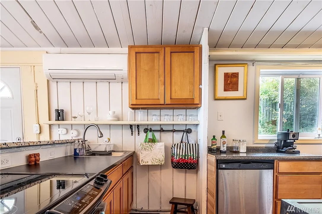 1389 SE Camano Dr