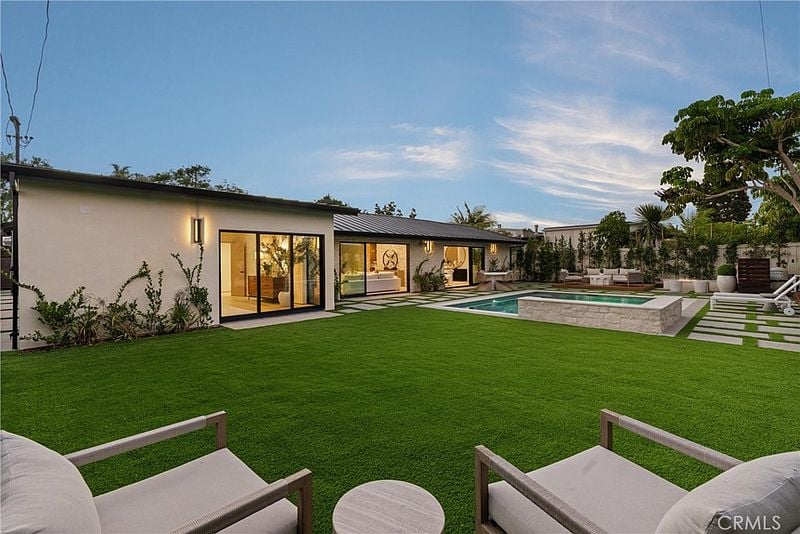 3080 Country Club Dr