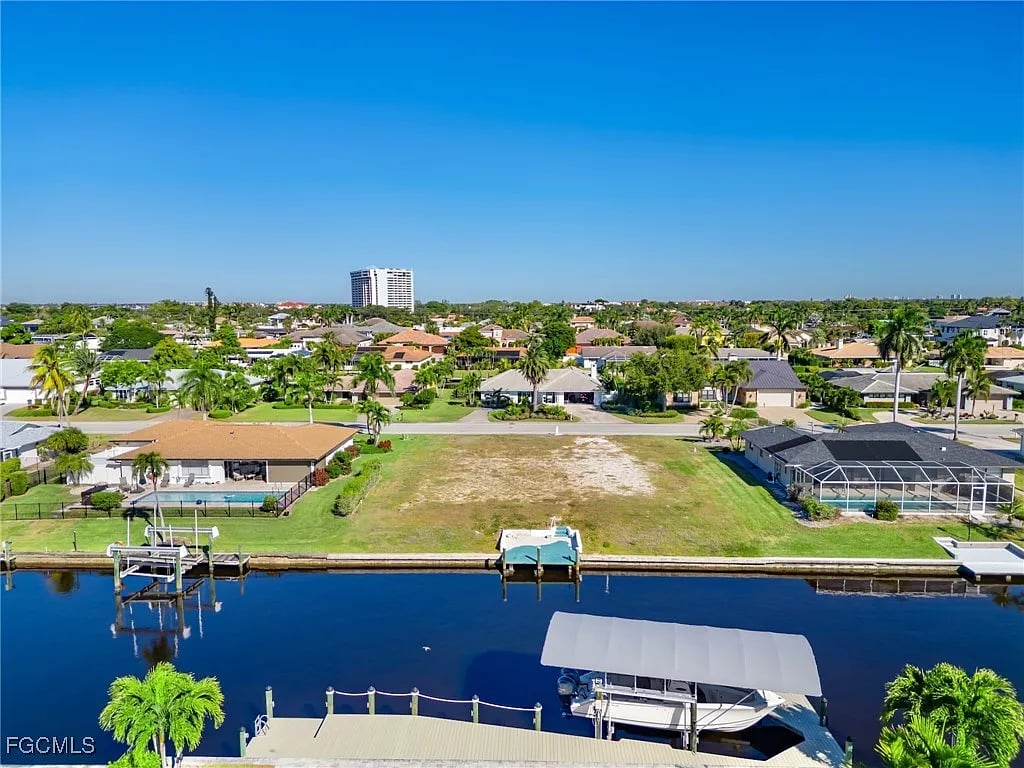 9821 Cypress Lake Dr