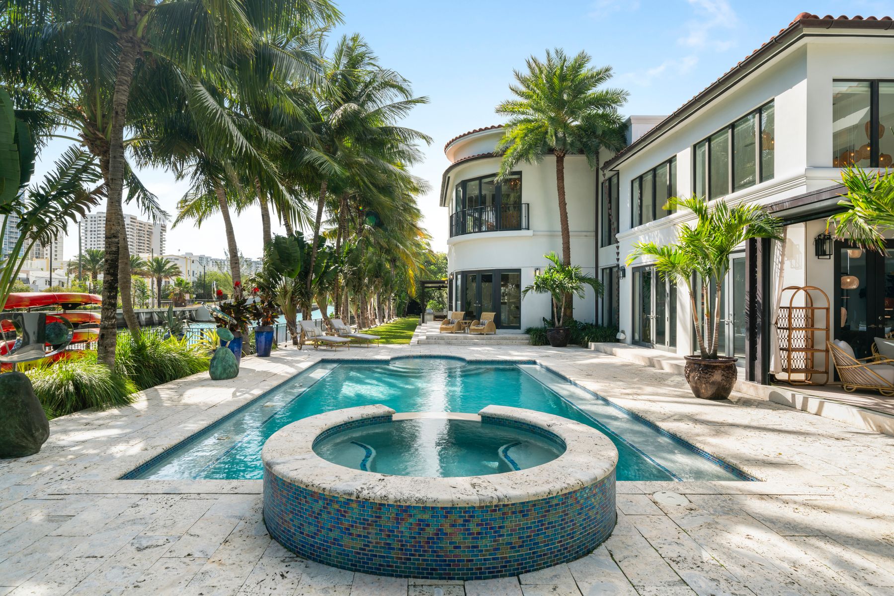 2901 Flamingo Dr.