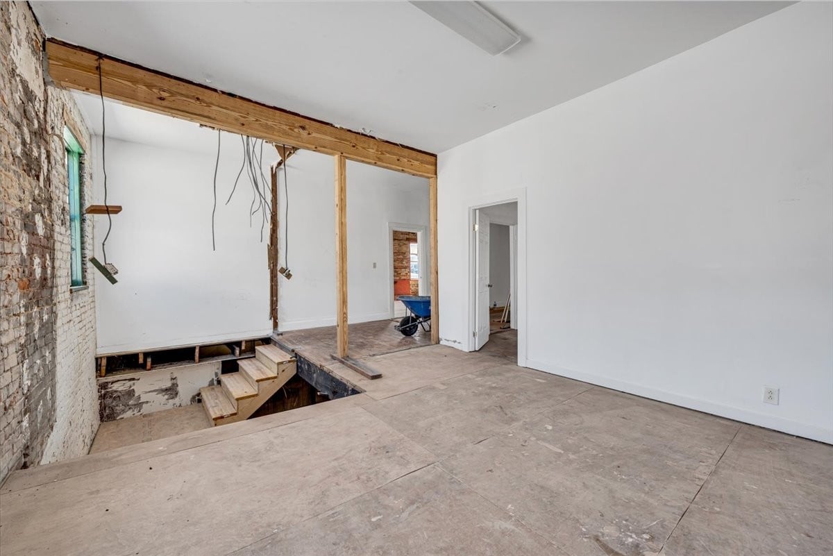 227 S Cedar Ave