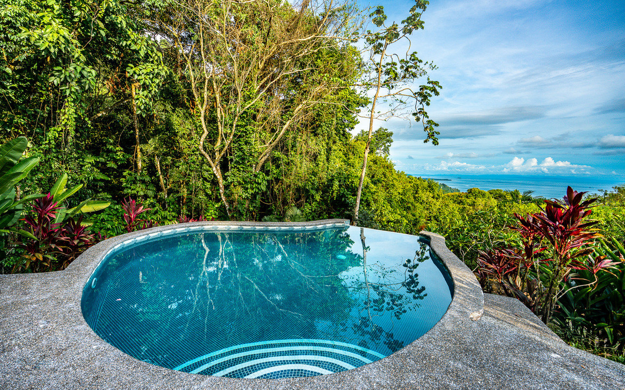 WHALE’S TAIL OCEAN VIEW ESTATE WITH EXTRA LOT 