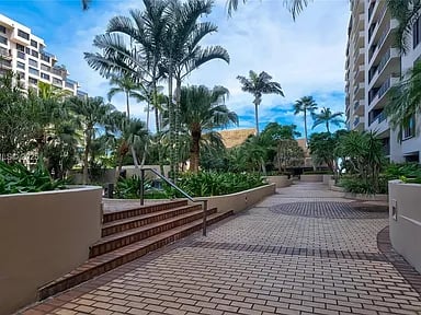 520 Brickell Key Dr #A604