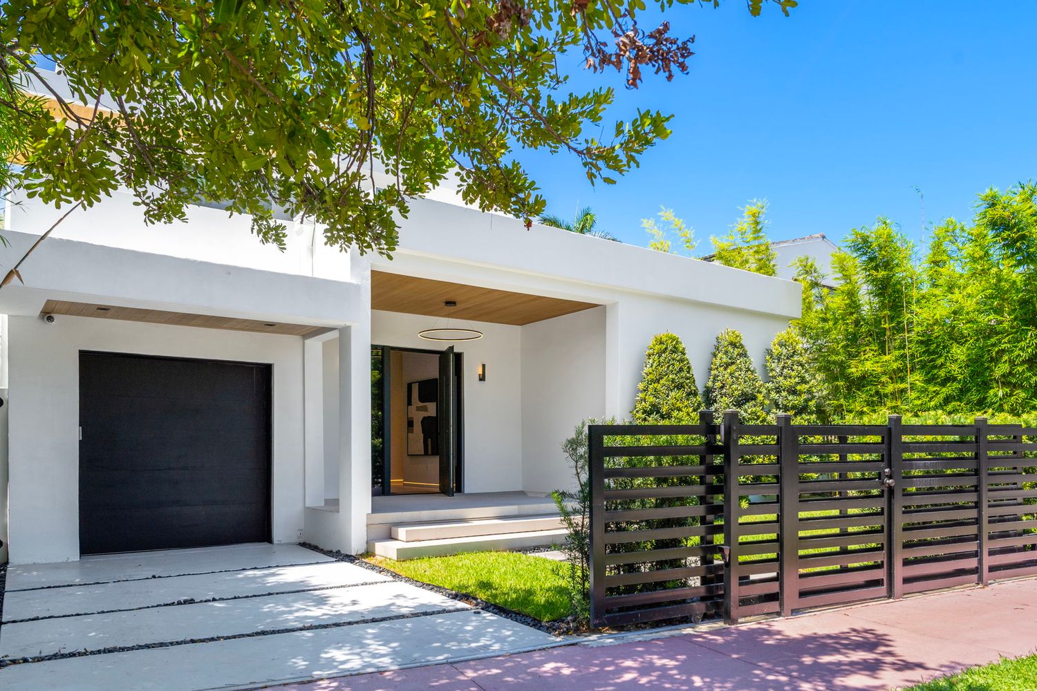 325 W 63rd St