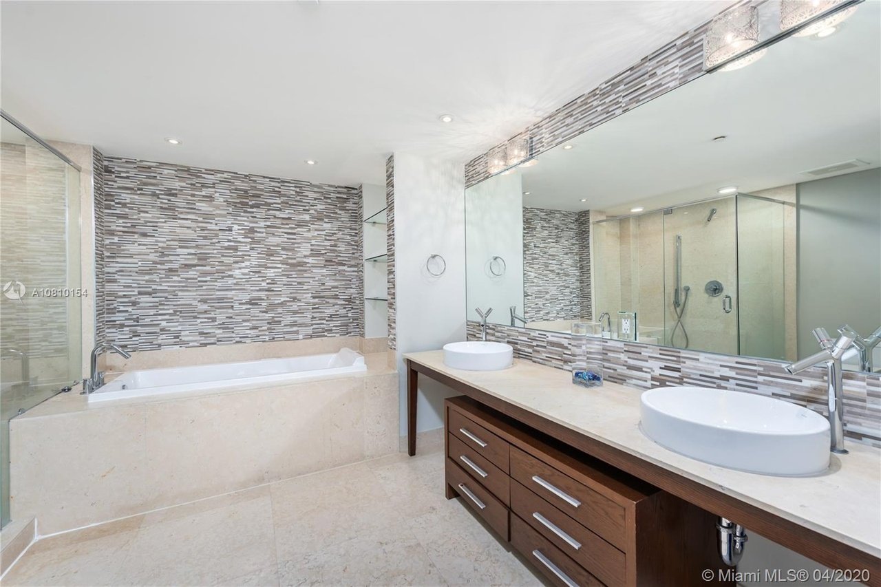 465 Brickell Ave #5701