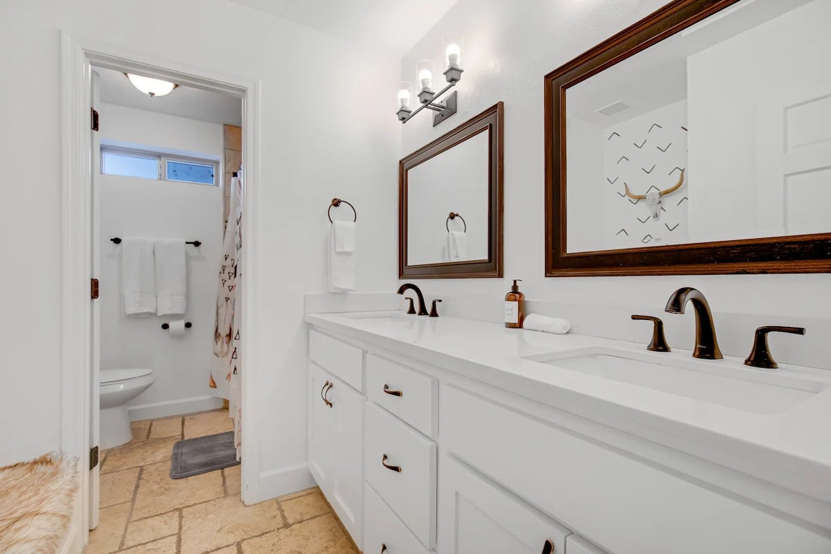 Huge Golf Course Home-Free Heated Pool/Theatre/Gym