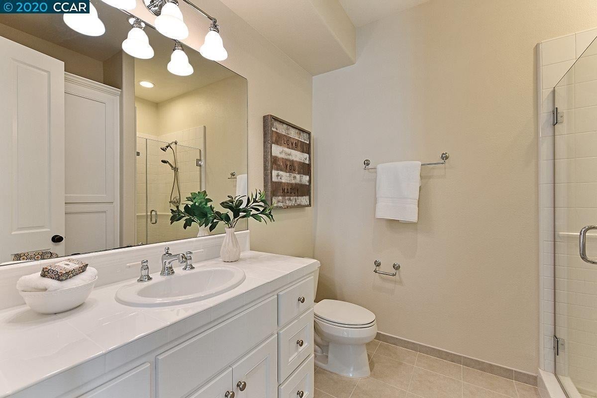 2880 Kinney Dr