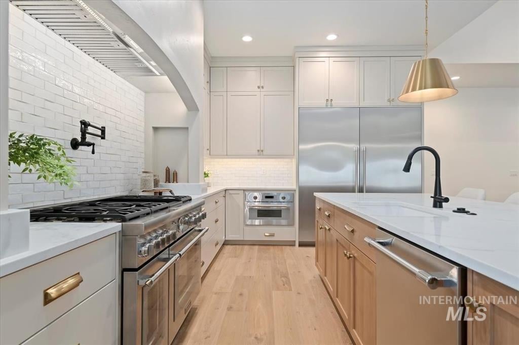 196 N Timber Wolf Pl Eagle Idaho