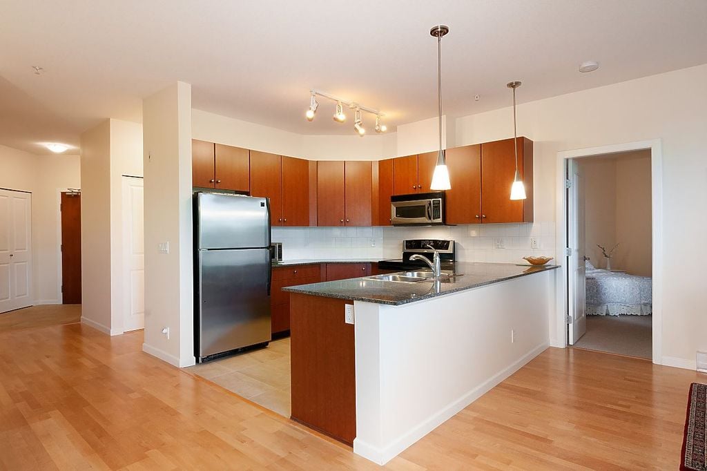 10180 153 St, #333