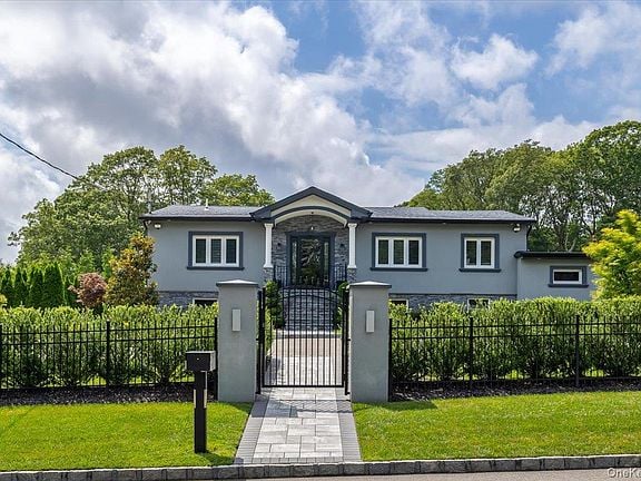 154 Macarthur Boulevard