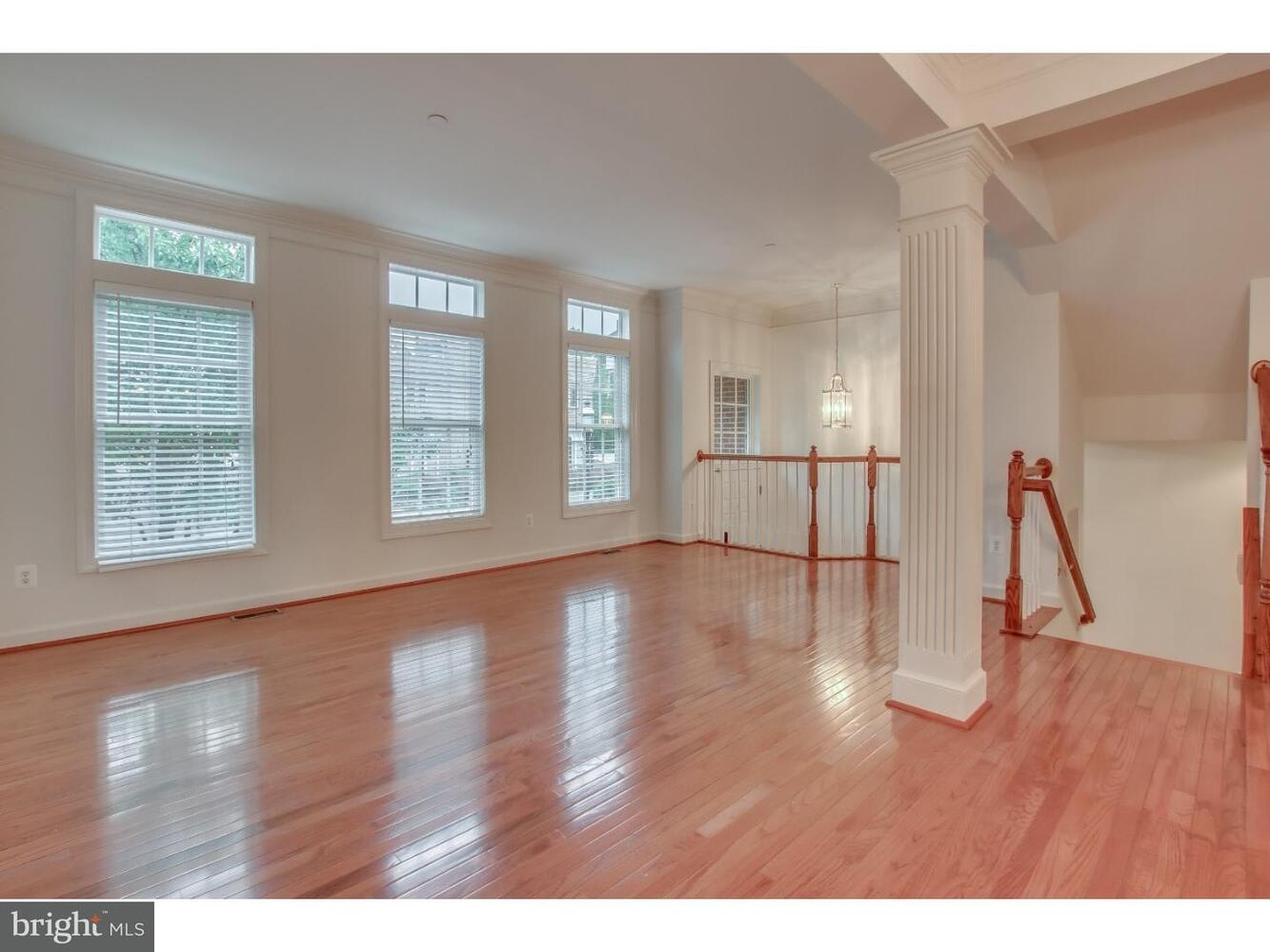 262 N Main St