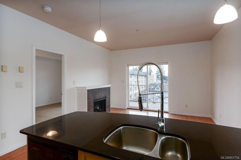 402-821 Goldstream Ave, Langford