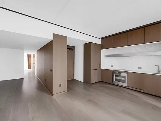 100 E 53rd Street Unit: 22B