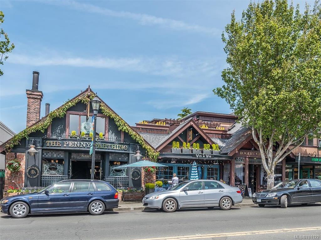 305-1765 Oak Bay Ave