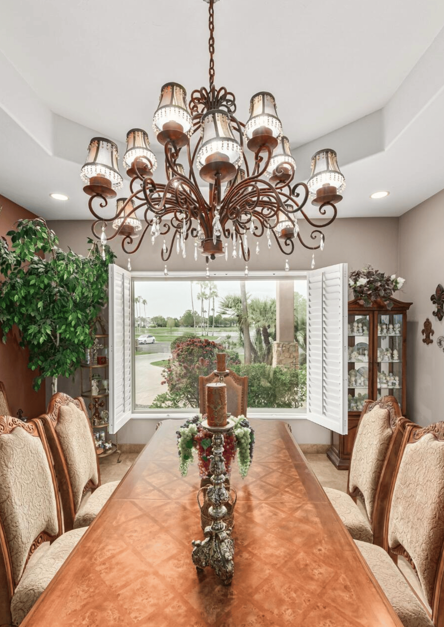 23 E Oakwood Hills Drive - "Builder's Home"