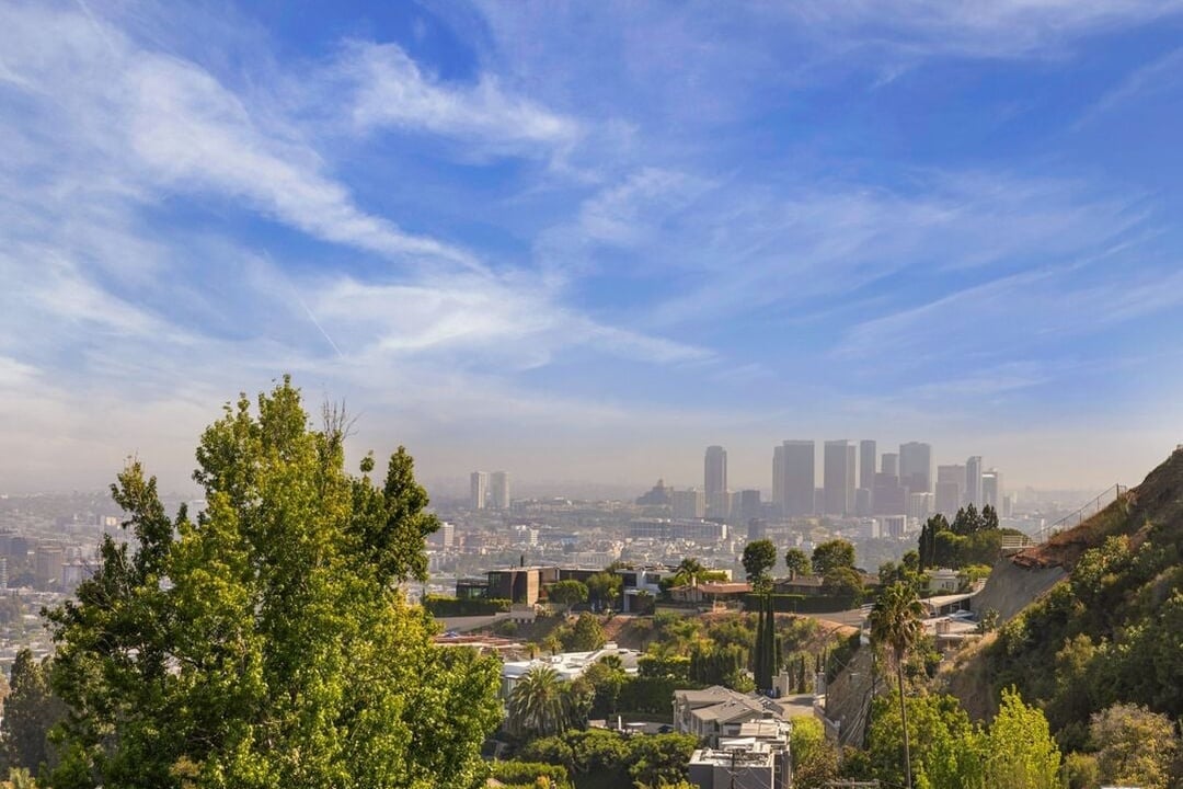 Aria Manor, Sunset Plaza Dr, 90069