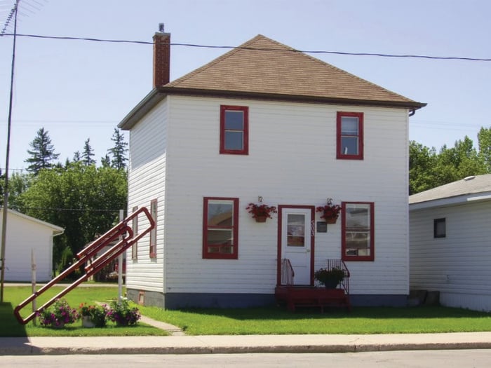 The Man Who Turned a Paper Clip Into a House