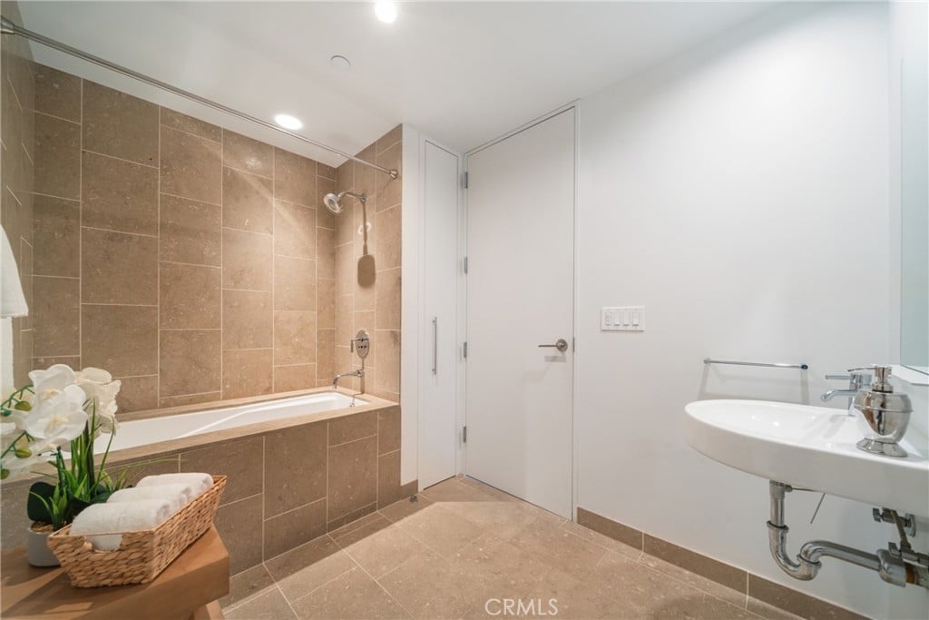 6250 Hollywood Blvd, #7G