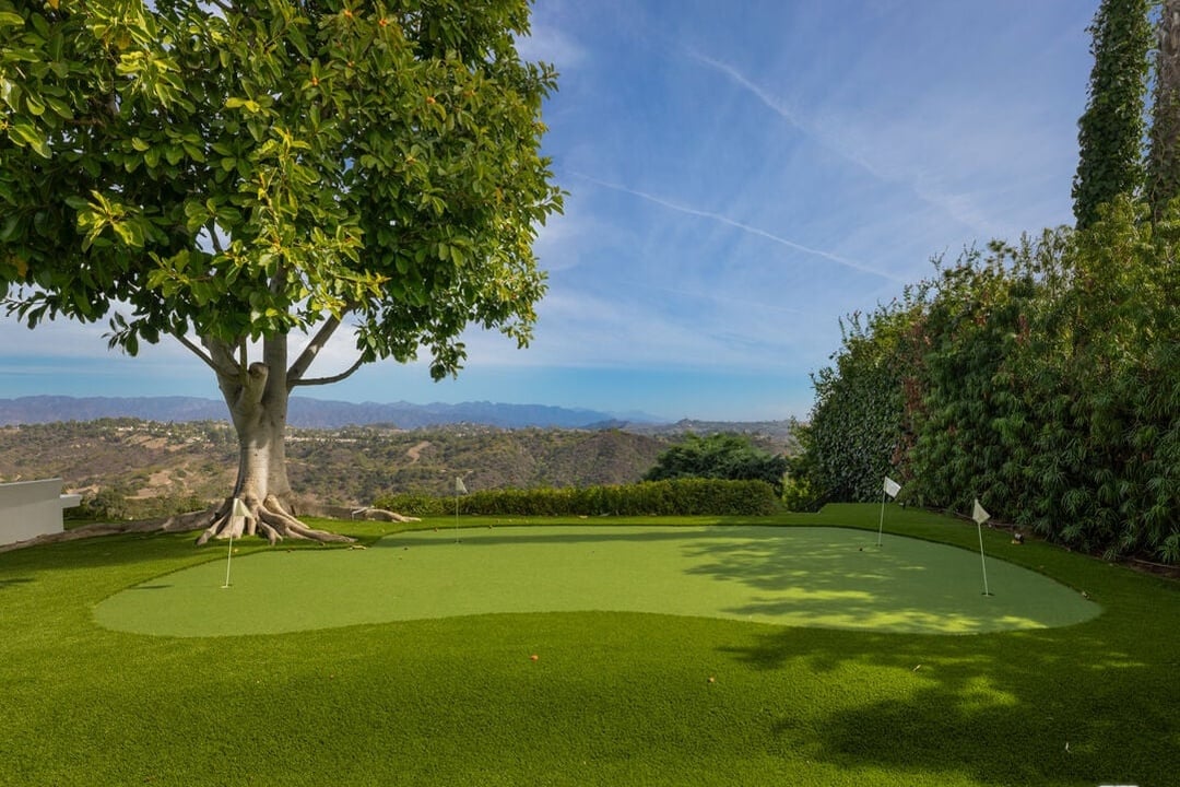 Celestia Manor, Stradella Rd, 90077