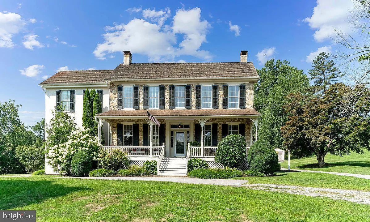 930 Horseshoe Pike