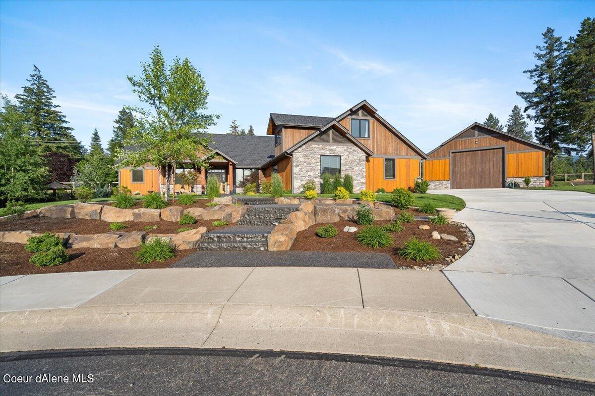 1522 E Bruin Loop