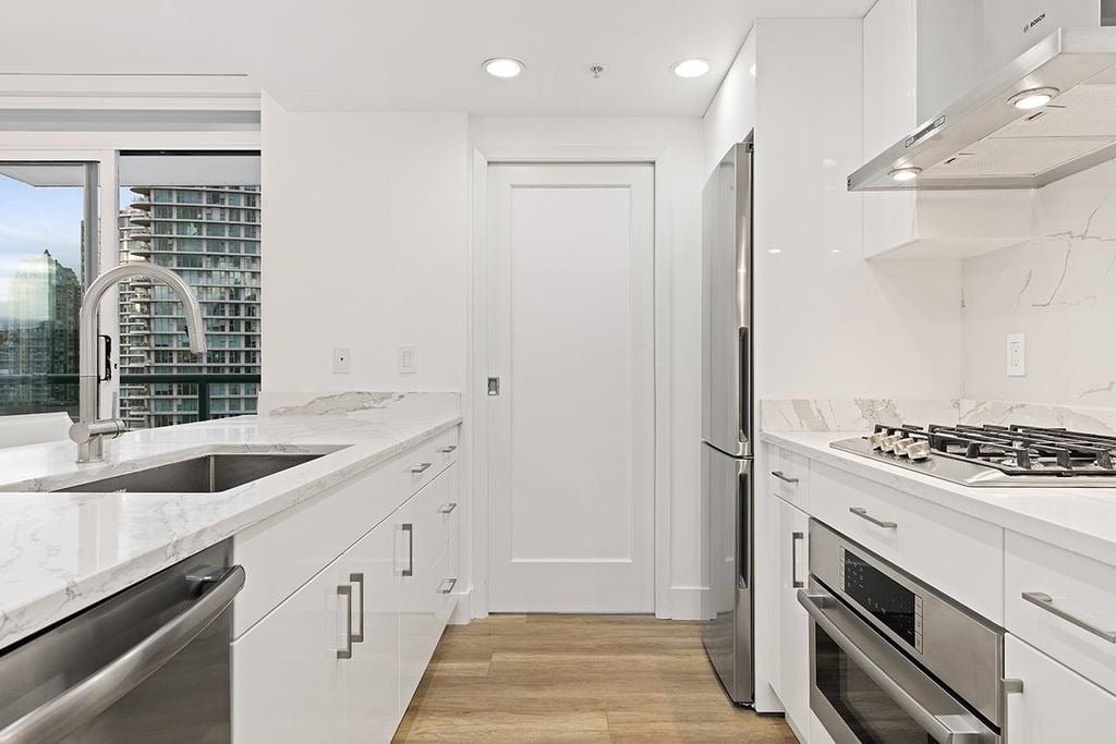 1067 Marinaside Crescent, #1906