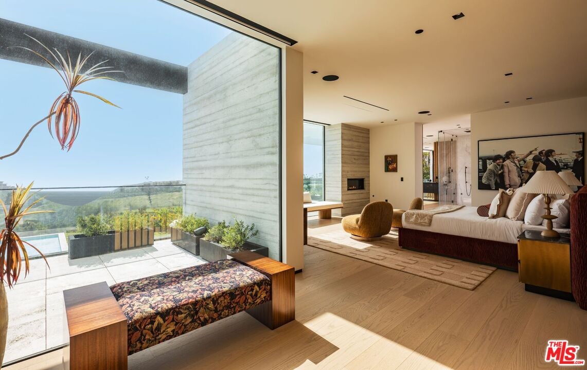 Skyreach Manor, Dume Dr, 90265