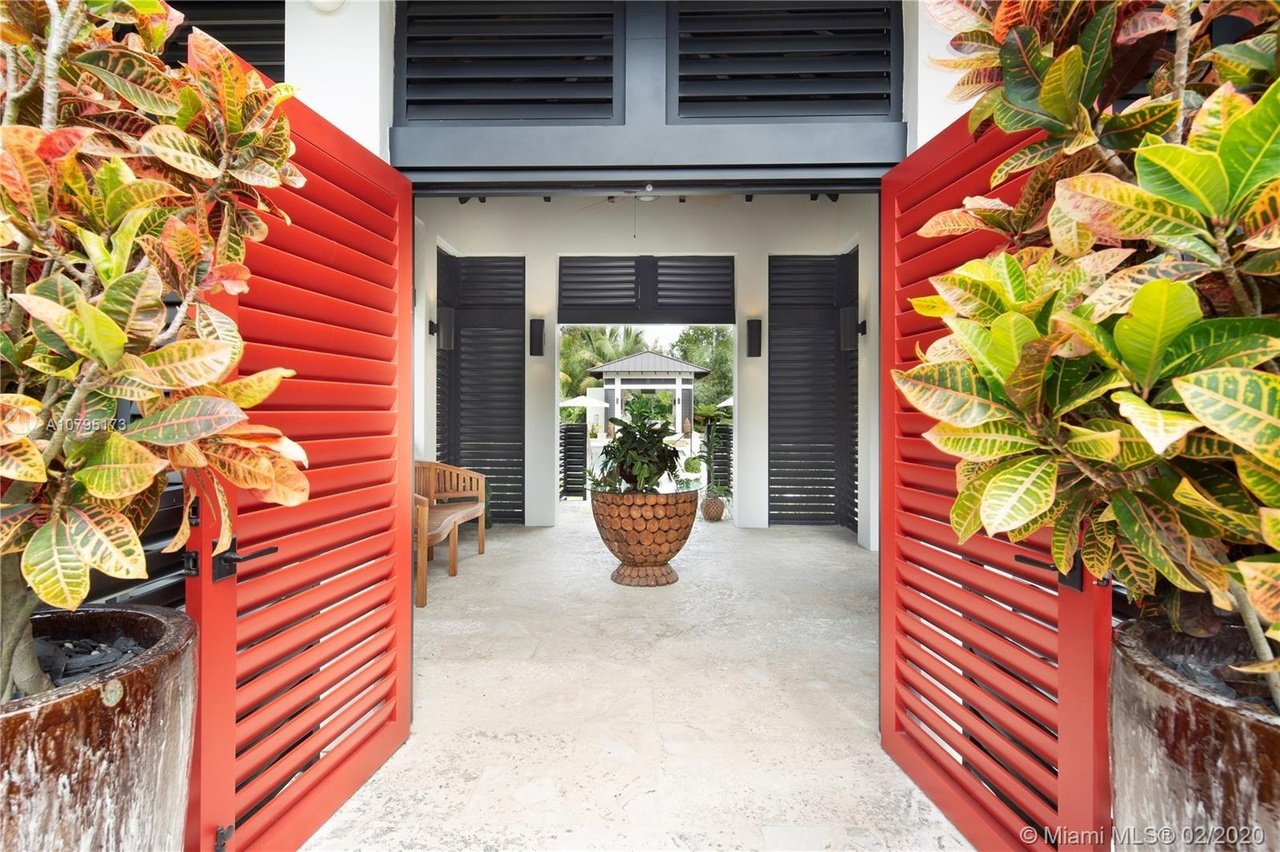 4965/4945 SW 82 St