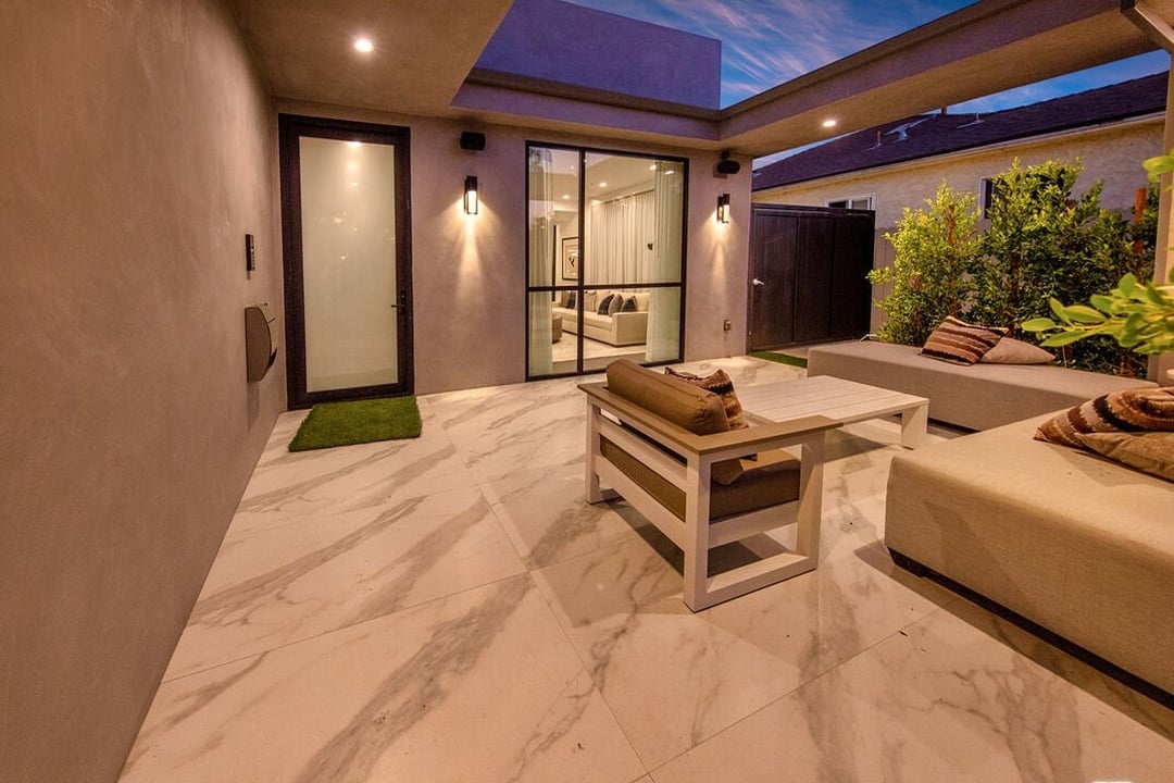 S Sherbourne Dr, 90035