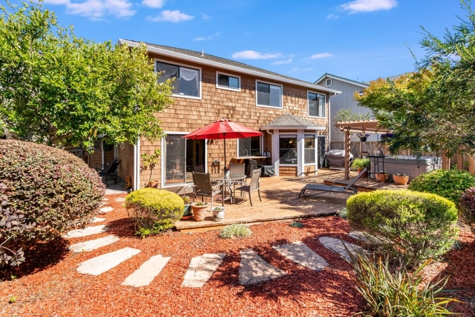 111 Sherwood Ln