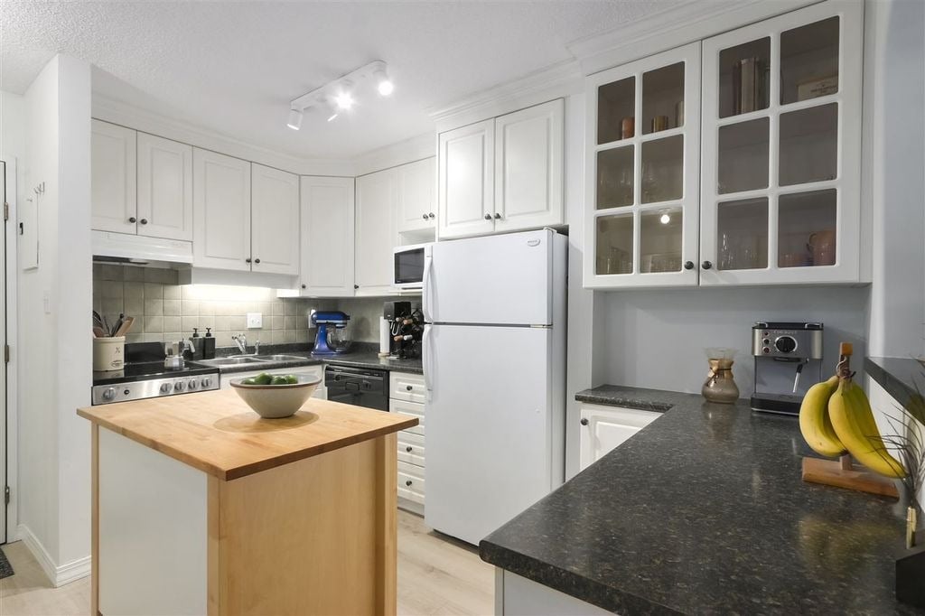 2255 York Ave, #109