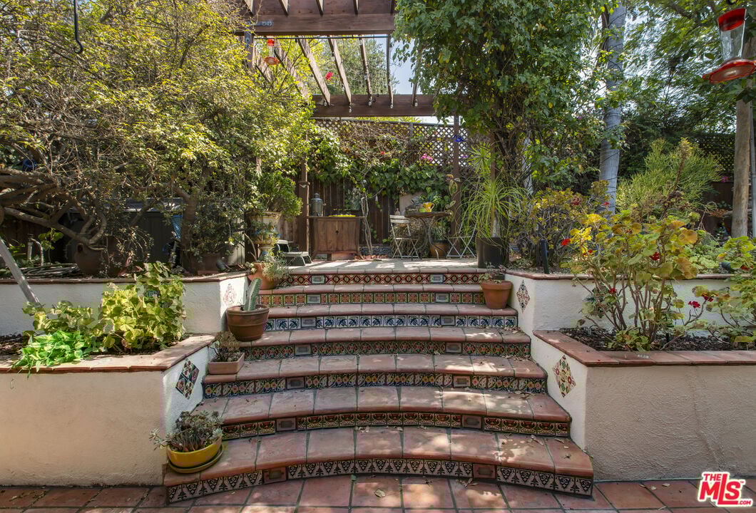 6105 Mount Angelus Dr