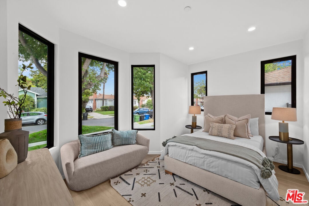 Castle Heights Pl, 90034