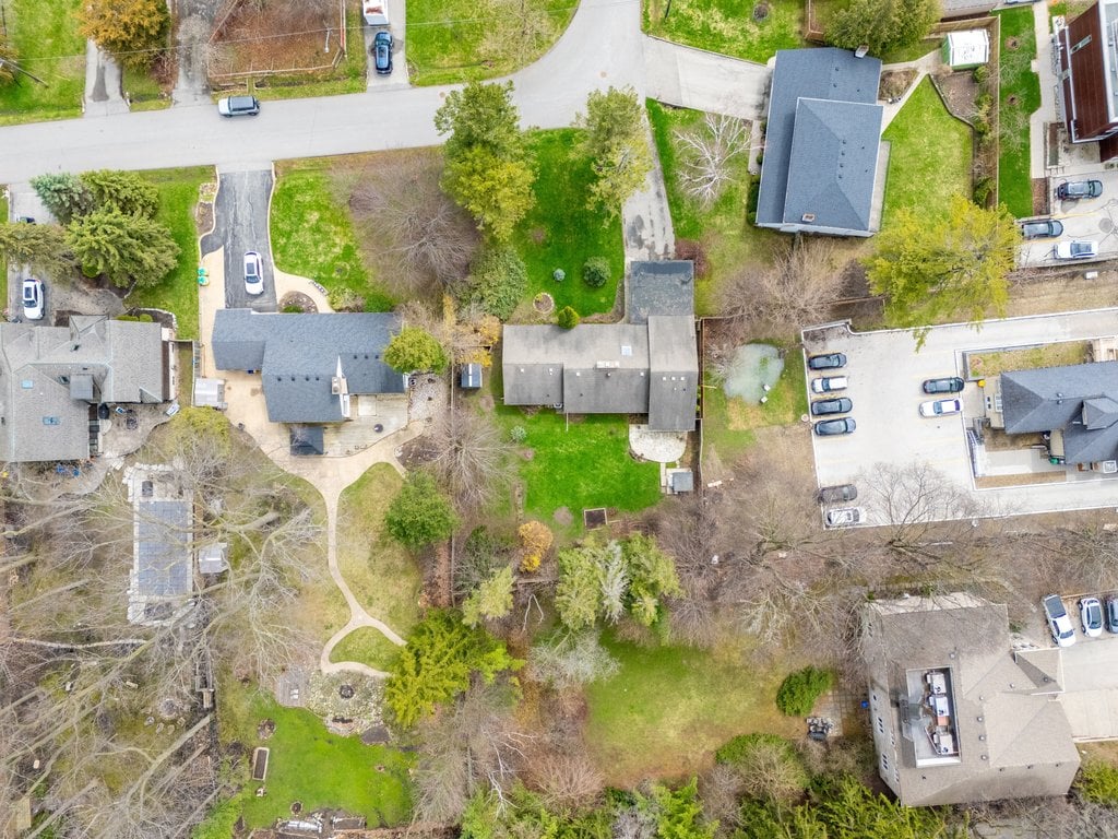 35 Hollyrood Heights Dr