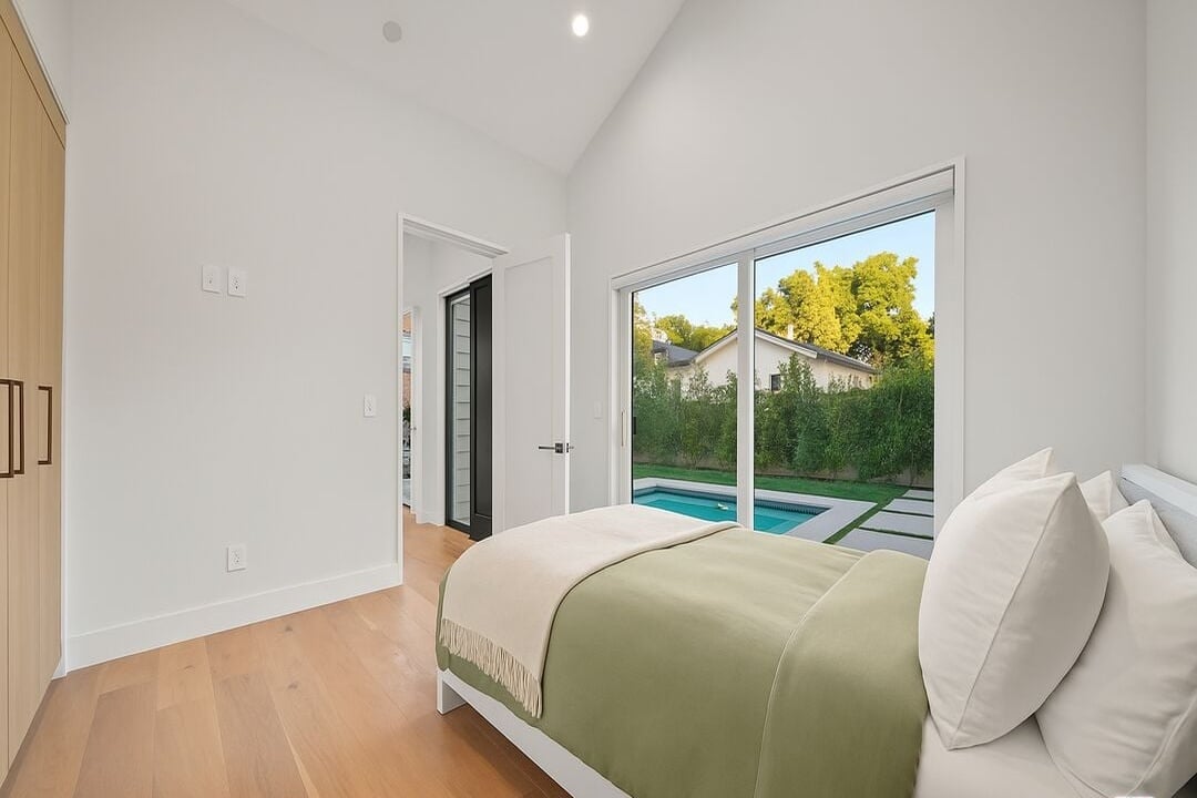 Fairmont Reserve, S Bundy Dr, 90049